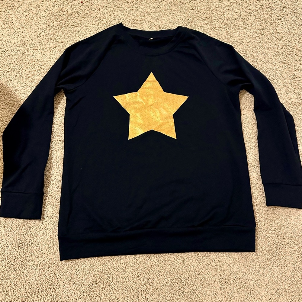 Lightweight black crewneck with “Hamilton” star!